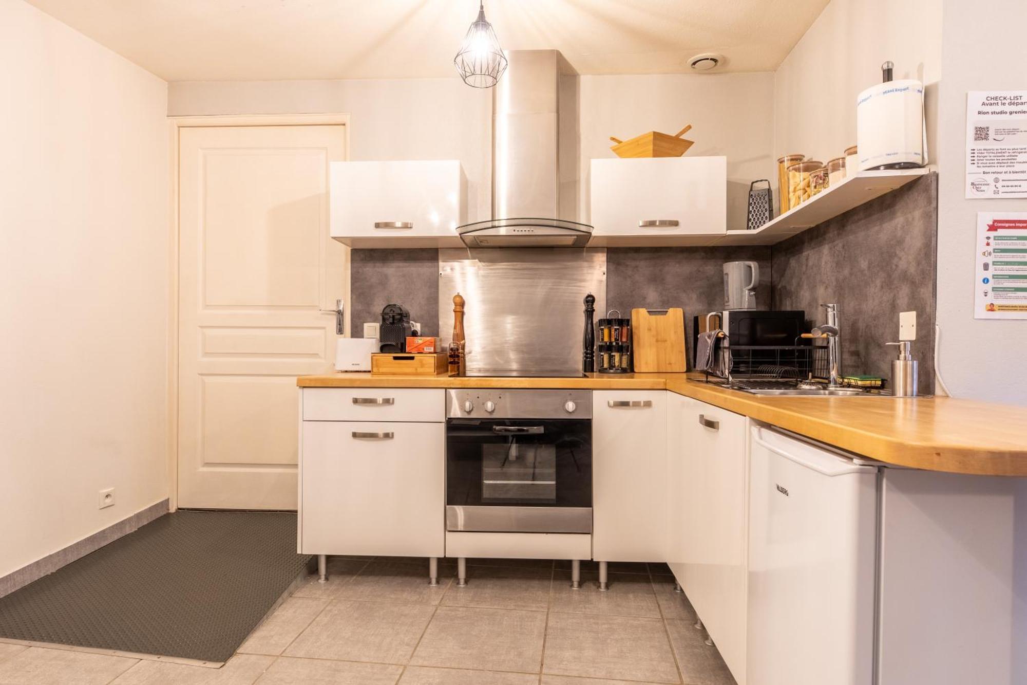 Nid Douillet - Elegant Studio En Plein Centre De Riom Zewnętrze zdjęcie