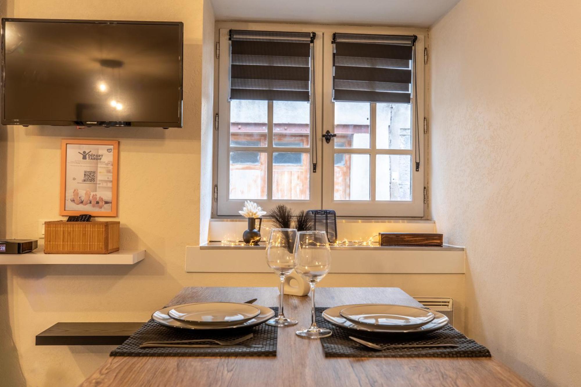 Nid Douillet - Elegant Studio En Plein Centre De Riom Zewnętrze zdjęcie